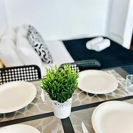 Brand New Studio, Top Location, Next Attractions Apartmán *