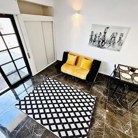 Brand New Studio, Top Location, Next Attractions Apartmán *