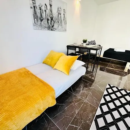 Apartment Brand New Studio, Top Location, Next Attractions *