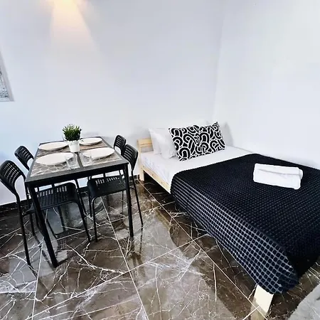 Brand New Studio, Top Location, Next Attractions Apartment *